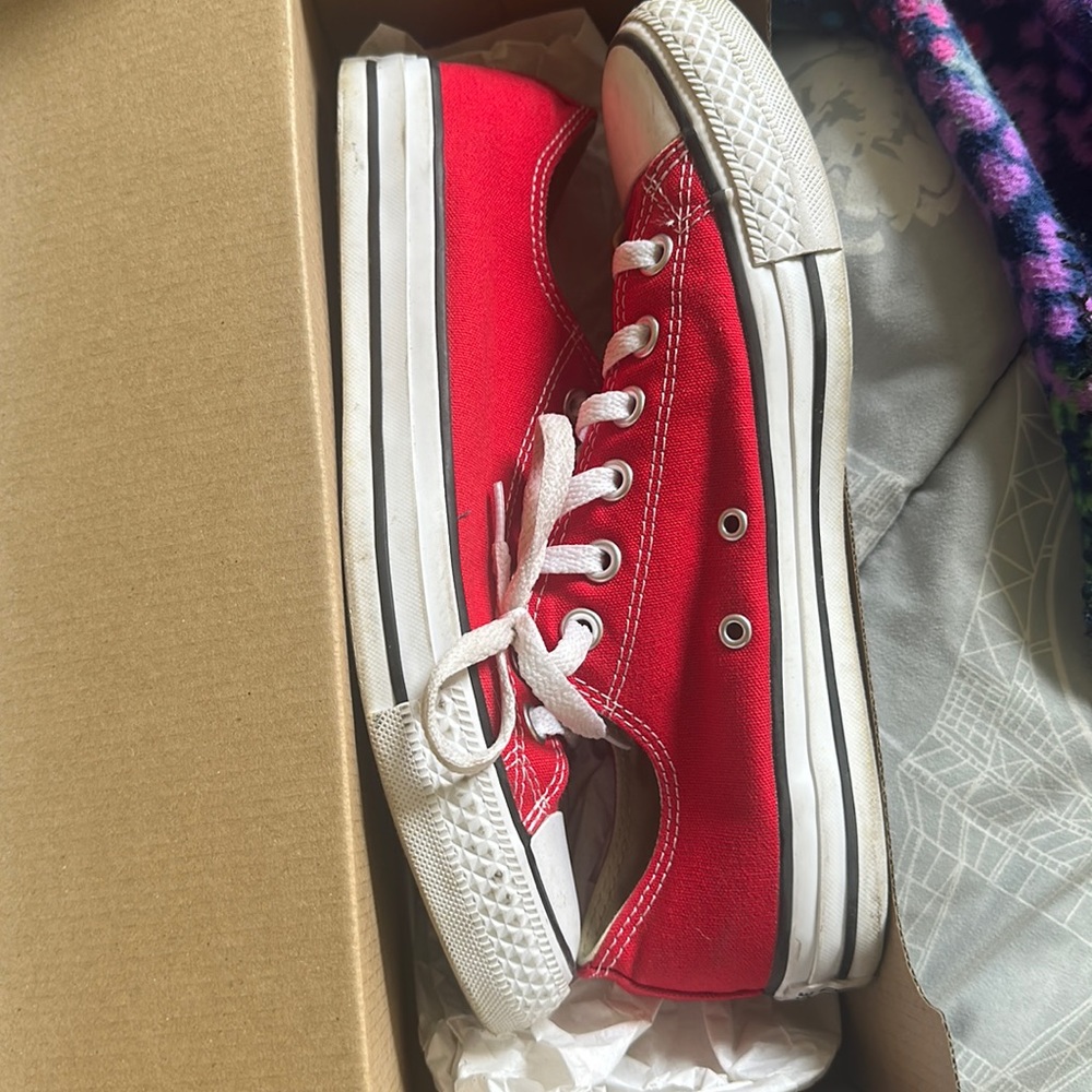 Unisex low top red converses